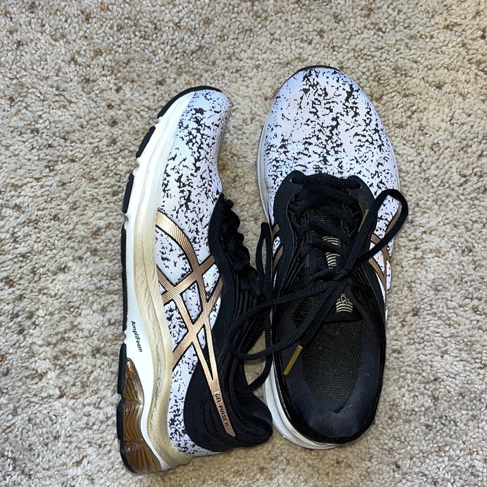 Asics Running Shoes - Picture 2 of 8